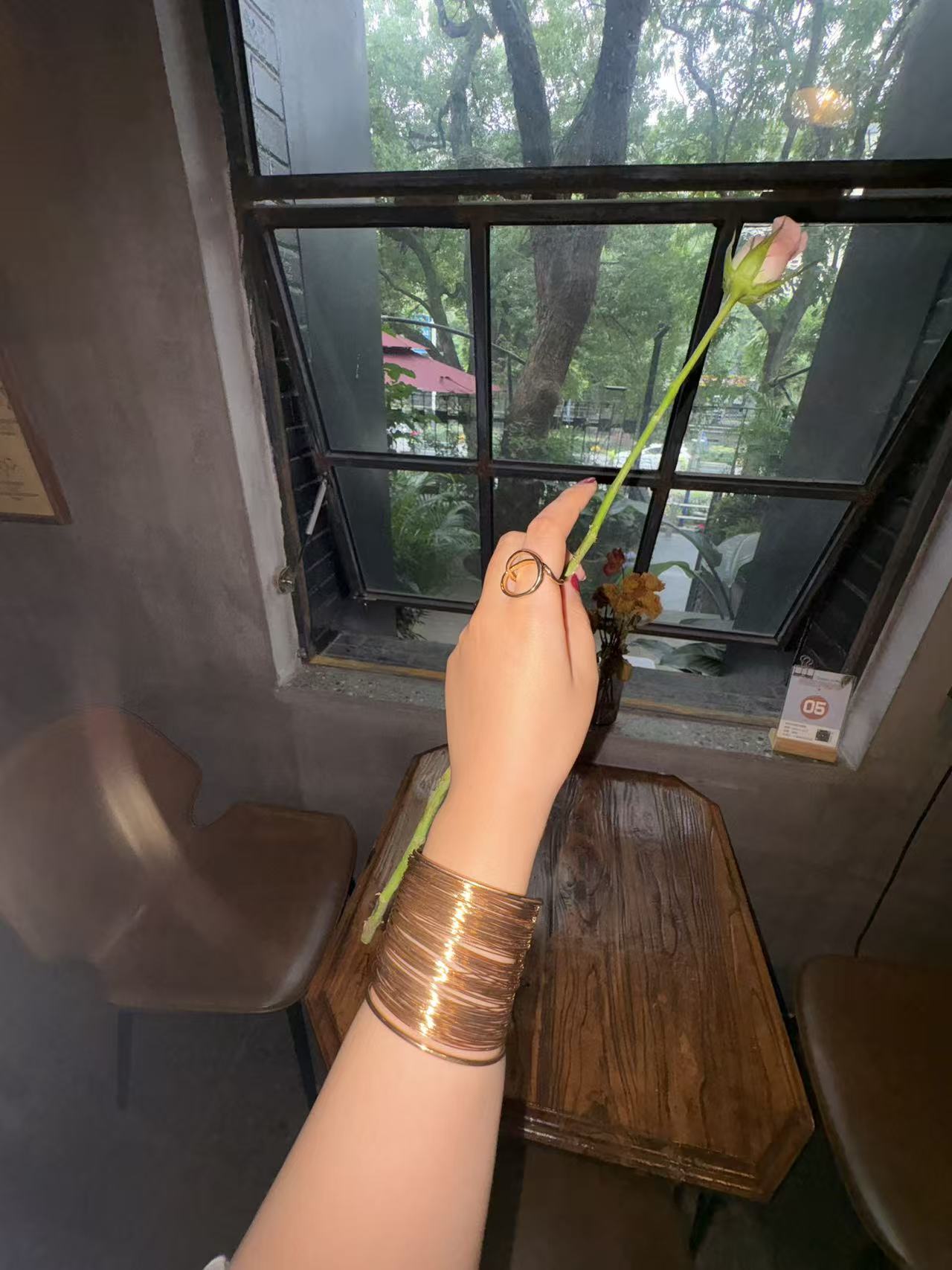 Radiant Wire Cuff – 18k Gold-Plated Elegance