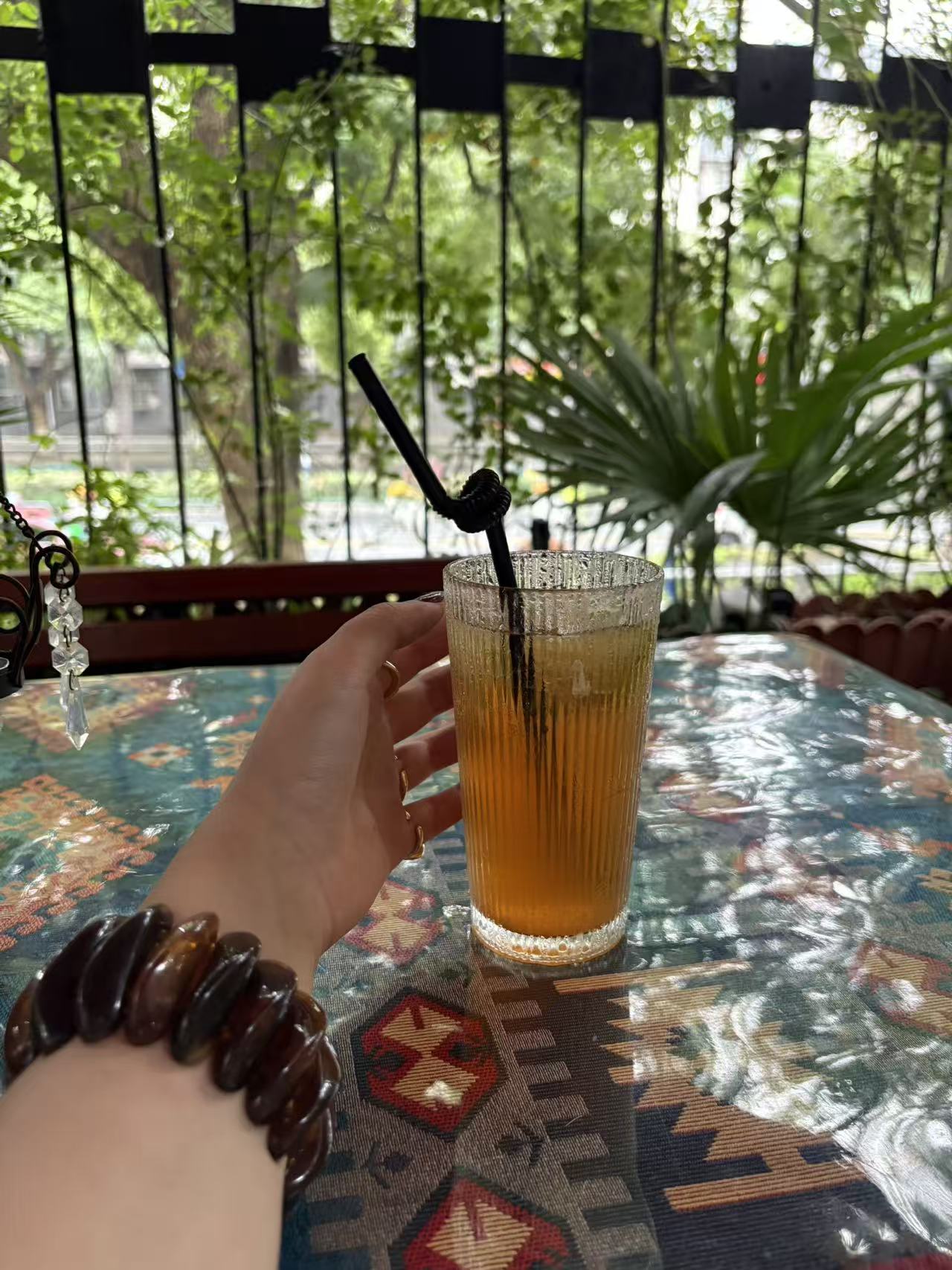 Amber Glow Bracelet – Chunky Resin Elegance