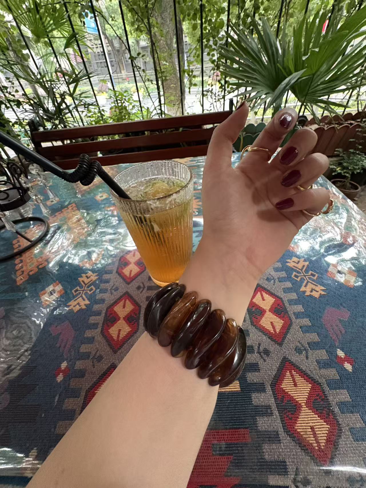 Amber Glow Bracelet – Chunky Resin Elegance