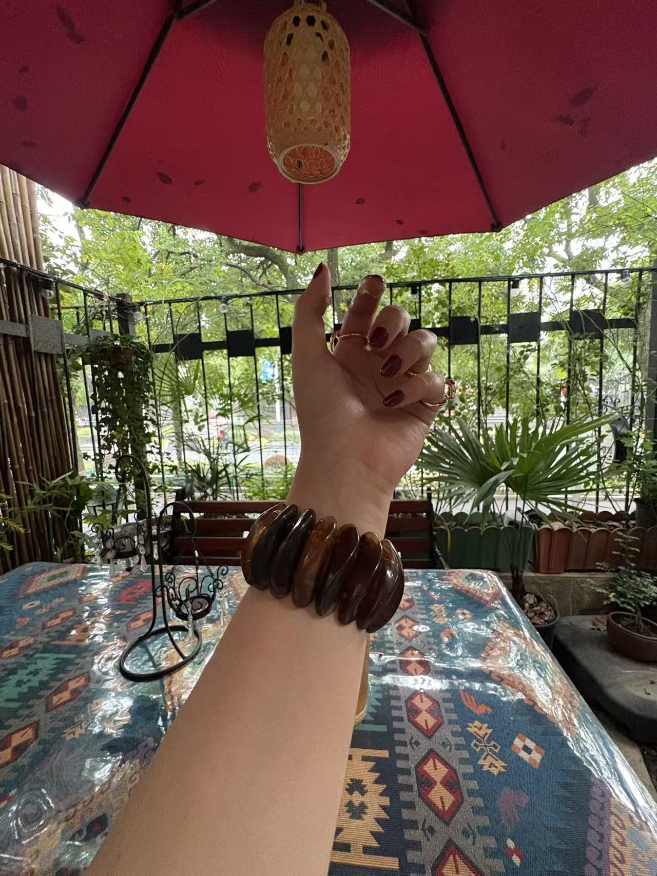 Amber Glow Bracelet – Chunky Resin Elegance