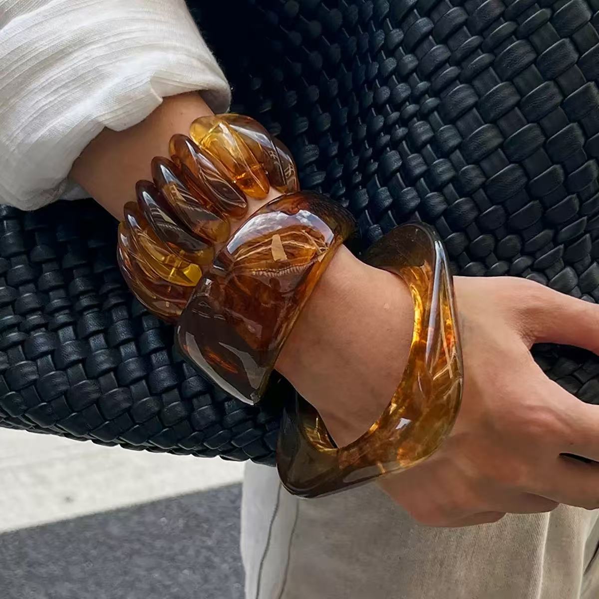 Amber Glow Bracelet – Chunky Resin Elegance