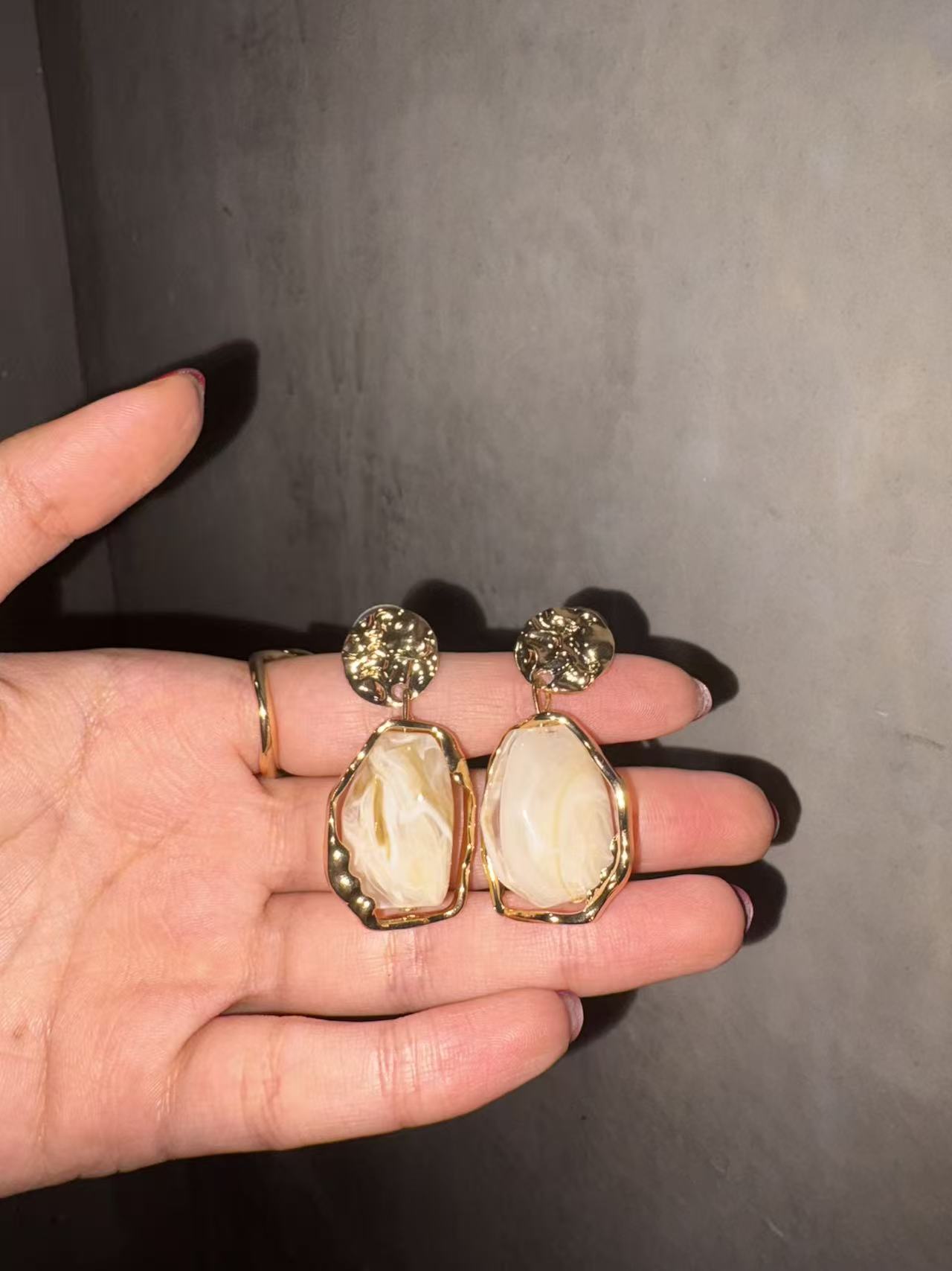 Stone Drop Earrings – Gold-Plated (Amber/Cream)