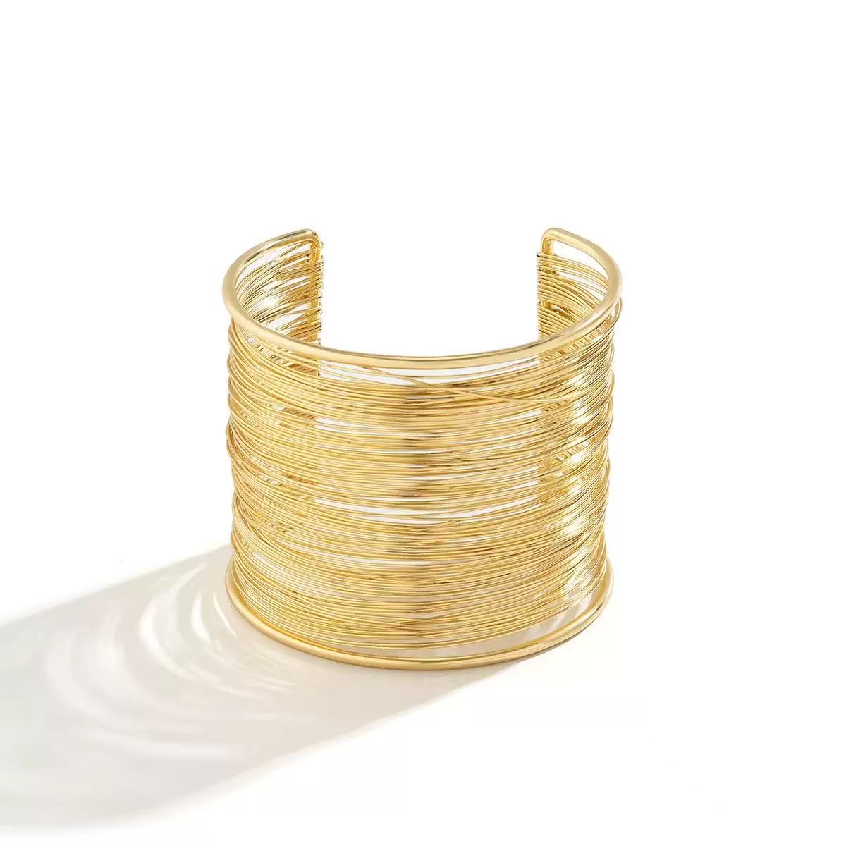 Radiant Wire Cuff – 18k Gold-Plated Elegance