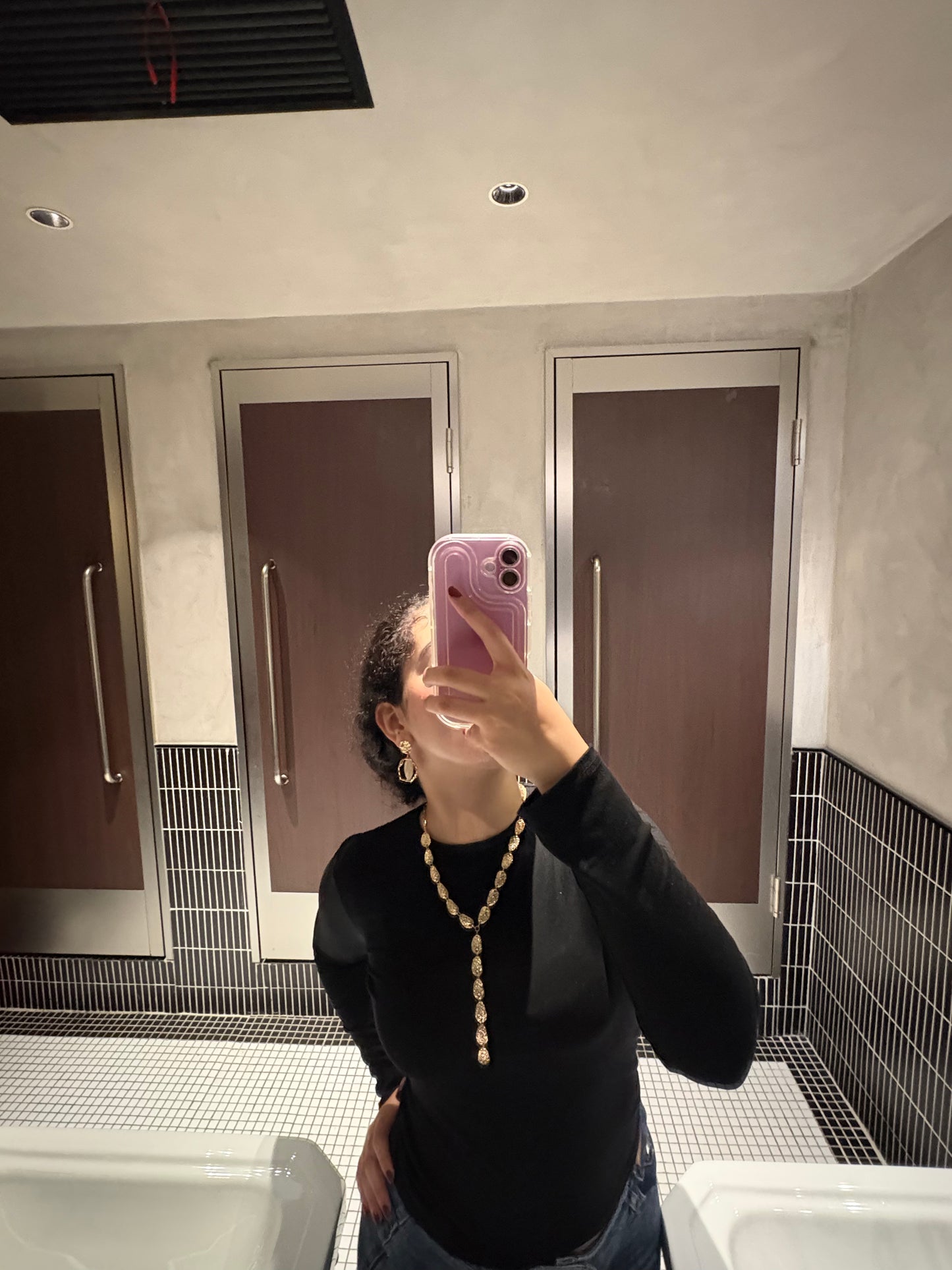 Golden Leaf Cascade – Y-Shaped Statement Necklace