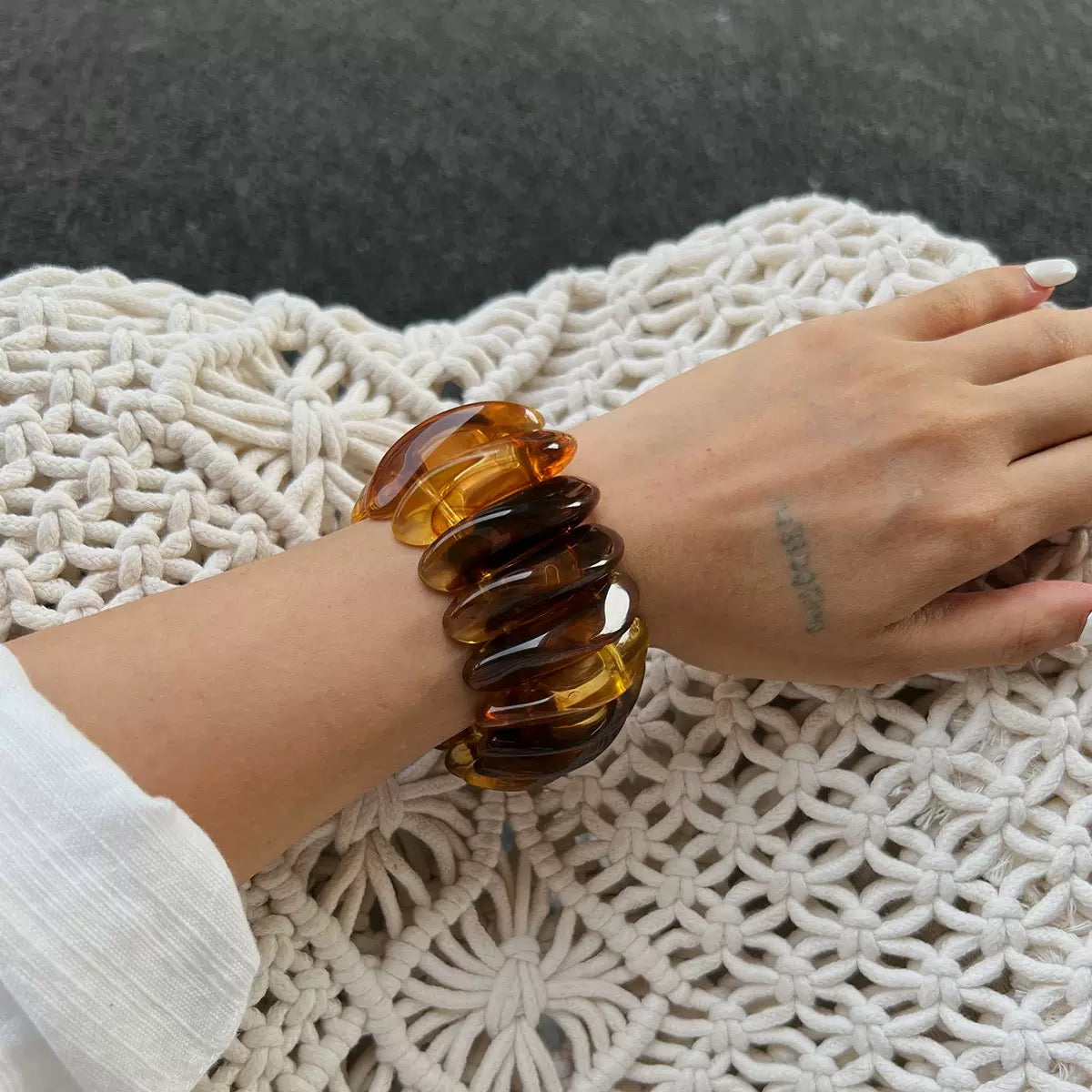 Amber Glow Bracelet – Chunky Resin Elegance